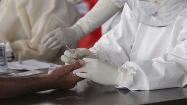 Tras negación, aumentan muertes por coronavirus en Indonesia