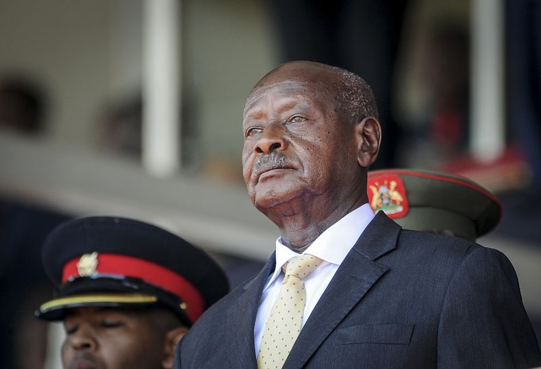 ARCHIVO - El presidente de Uganda, Yoweri Museveni, asiste al funeral de Estado del expresidente de Kenia, Daniel Arap Moi, en Nairobi, Kenia, el 11 de febrero de 2020. (AP Foto/John Muchucha, archivo)