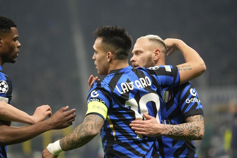 El argentino Lautaro Martínez, del Inter, festeja tras anotar su tercer tanto ante Mónaco en un encuentro de la Liga de Campeones, disputado el miércoles 29 de enero de 2025 (AP Foto/Luca Bruno)