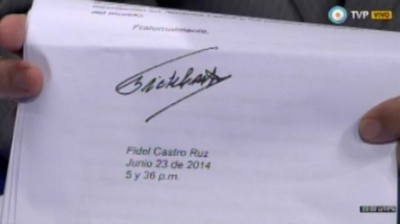 El dictador cubano le envió unas líneas al exjugador que Víctor Hugo Morales le leyó en su programa De Zurda que se emite por Telesur. Saluda a Messi y a todos los futbolistas del Mundial. El "Diez" lo calificó como "un segundo padre"
