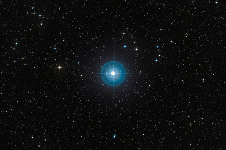Esta imagen proporcionada por el Observatorio Europeo Austral muestra la región de Beta Pictoris el 6 de marzo de 2014. (ESO/Encuesta Digitalizada del Cielo 2 vía AP)