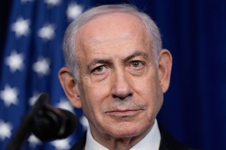 ARCHIVO - El primer ministro de Israel, Benjamin Netanyahu, escucha durante una conferencia de prensa con el presidente de Estados Unidos, Donald Trump, en Mar-a-Lago, el 29 de diciembre de 2025, en Palm Beach, Florida, EEUU. (AP Foto/Alex Brandon, Archivo)