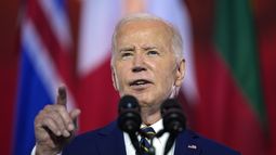 El presidente Joe Biden pronuncia un discurso sobre el septuagésimo quinto aniversario de la OTAN en el Auditorio Andrew W. Mellon, el martes 9 de julio de 2024, en Washington. (AP Foto/Evan Vucci)