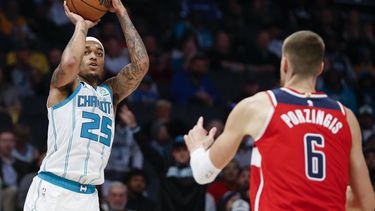 Hornets aguantan para superar 117-116 a Hornets