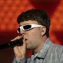 ARCHIVO - Quevedo actúa durante el festival de música Coca-Colca Flow en la Ciudad de México, el domingo 26 de noviembre de 2023. (Foto AP/Alejandro Godinez, archivo)