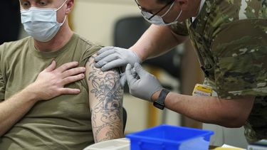 Fuerzas armadas de EEUU sancionan a no vacunados