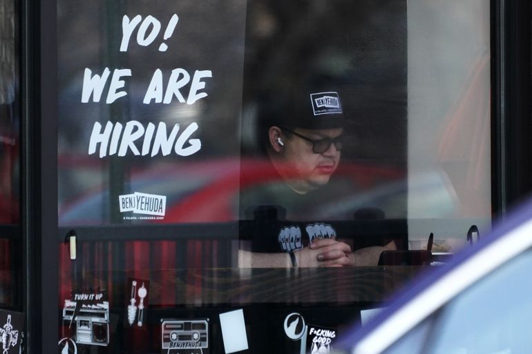 Más estadounidenses solicitan el seguro por desempleo
