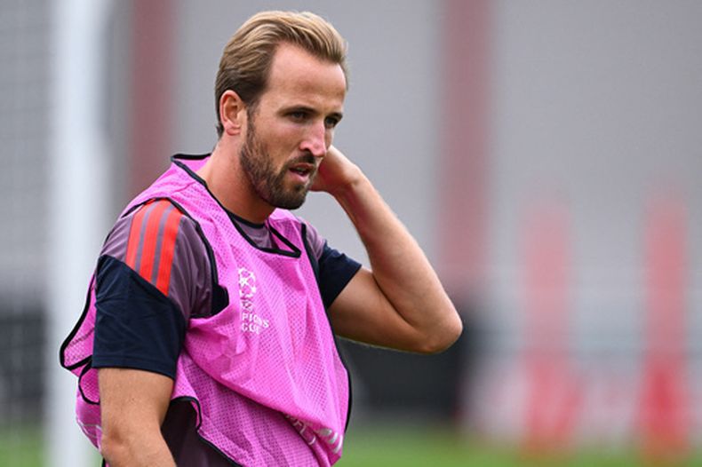 El delantero del FC Bayern Munich, Harry Kane, asiste a una sesión de entrenamiento del equipo un día antes de su partido de la fase de grupos de la Liga de Campeones de la UEFA entre el Bayern Munich y el Bodø/Glimt, en Múnich, Alemania, el miércoles 9 de septiembre de 2026. (Sven Hoppe/dpa vía AP)