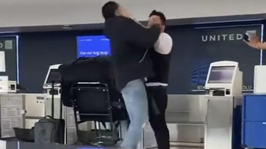 video: exjugador de la nfl noqueo de un puno a trabajador de una aerolinea en ee. uu