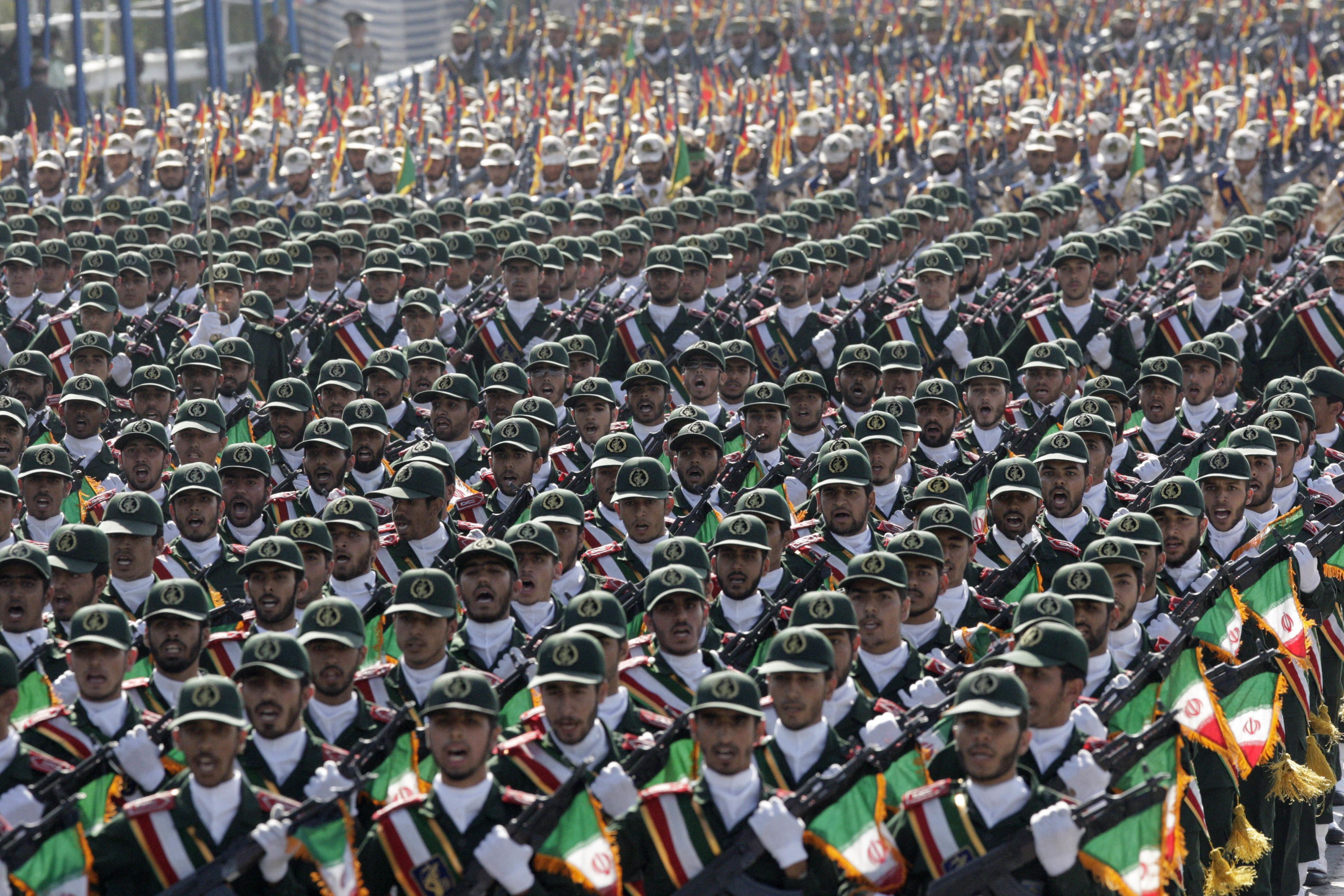 Irán busca aflojar control de la Guardia Revolucionaria