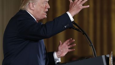 Sondeo: Directores generales siguen apoyando a Trump
