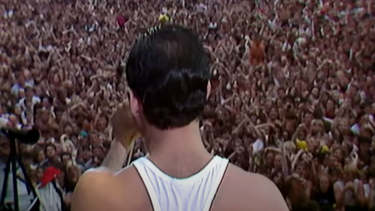 La inmensa cifra que pagaron por el peine para bigote de Freddie Mercury en una subasta