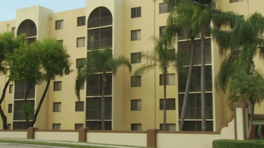 nina de 3 anos cae desde un cuarto piso en un complejo de apartamento en miami