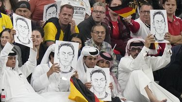 Aficionados qatarís responden a protesta de Alemania