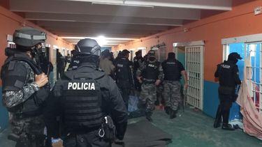 hallan muertos a 6 colombianos que habrian cometido el crimen de fernando villavicencio en ecuador