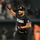 El venezolano Anthony Santander, de los Orioles de Baltimore, recorre las bases tras lograr un jonrón ante los Yanquis de Nueva York, el viernes 28 de julio de 2023 (AP Foto/Julio Cortez)