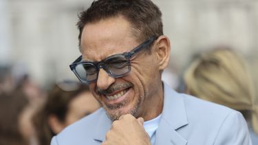 Robert Downey Jr. posa en la sesión fotográfica de la película Oppenheimer el miércoles 12 de julio de 2023 en Londres. (Vianney Le Caer/Invision/AP)
