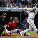 Max Kepler, de los Mellizos de Minnesota, conecta un cuadrangular de dos carreras frente al abridor de los Guardianes de Cleveland, Peyton Battenfield, durante la sexta entrada del juego de béisbol el viernes 5 de mayo de 2023, en Cleveland. (AP Photo/Ron Schwane)