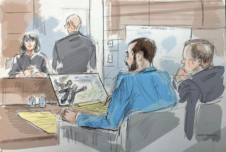 Representación artística de la escena en el tribunal en Buffalo, Nueva York, el 22 de julio del 2026: una testigo describe el ataque contra Salman Rushdie, mientras el acusado Hadi Matar está al frente sentado con su abogado. (Alexandra Newbould via AP)
