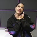 La cantautora colombiana Elsa y Elmar posa para una fotografía para promocionar su álbum Palacio, en la Ciudad de México, el lunes 9 de septiembre de 2024. (Foto AP/Berenice Bautista)
