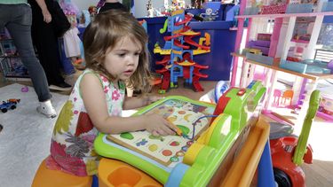 Tras salida de Toys R Us, cadenas intensifican competencia