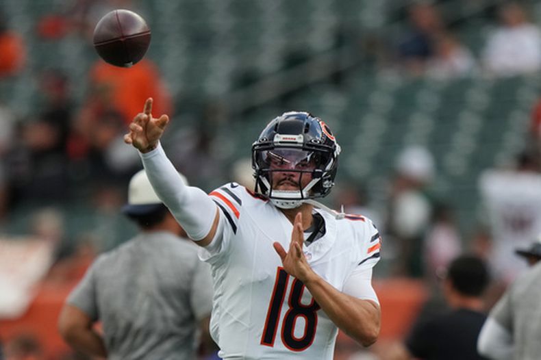 El quarterback Caleb Williams de los Bears de Chicago previo a un partido de pretemporada contra los Bengals de Cincinnati, el sábado 22 de agosto de Cincinnati. (AP Foto/Joshua A. Bickel)
