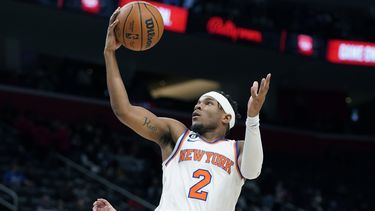 Con 36 puntos de Randle, Knicks aplastan a los Pistons