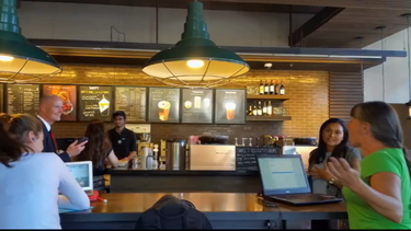 mujer confronta al gobernador scott en un starbucks de gainesville