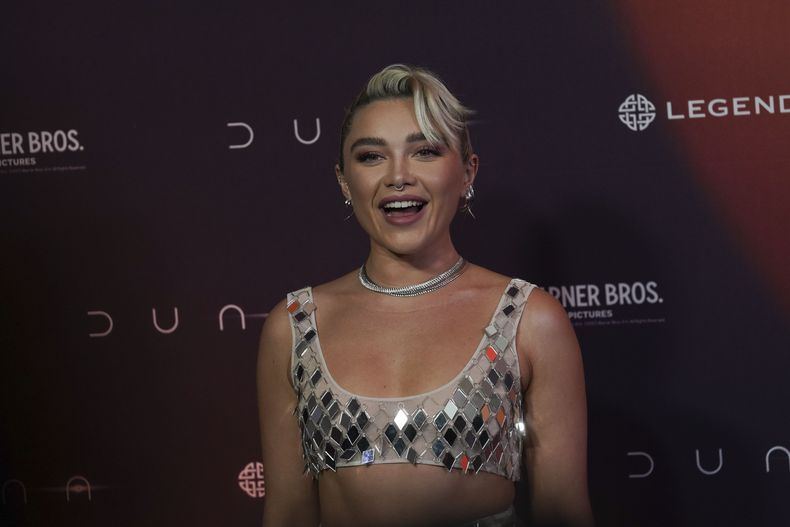 La actriz británica Florence Pugh posa en una sesión fotográfica para promover la película Dune: Part Two en la Ciudad de México el lunes 5 de febrero de 2024. (Foto AP/Marco Ugarte)