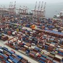 Contenedores de carga en el puerto de Guangzhou en el distrito Nansha en la provincia de Guangdong, China, el 17 de abril del 2025. (AP foto/Ng Han Guan)