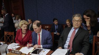 Senadores republicanos preparan propuesta anti Obamacare
