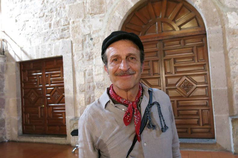 El director Daniel Giménez Cacho de la película Juana posa para una foto en el Festival Internacional de Cine de Morelia, en México, el jueves 16 de octubre de 2025. (Foto AP/Berenice Bautista)