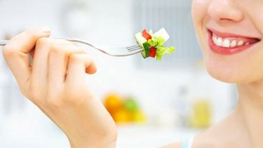 americateve | Estudios recientes recomiendan los siguientes alimentos para hacerle sentir mejor.