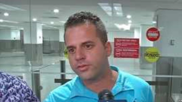 llega a  miami padre de bebe cuya madre murio en el parto