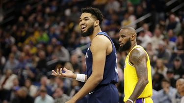 Towns y Wolves arrollan a Lakers