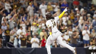 Alfaro completa una remontada de Padres ante Diamondbacks