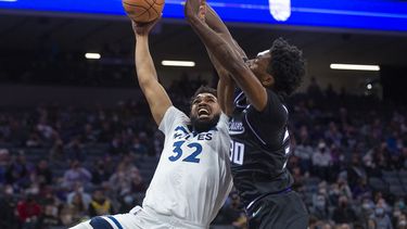 Timberwolves encadenan 5to triunfo, arrollan a Kings 134-114