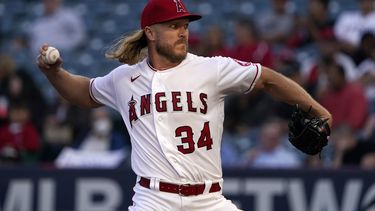 Thor guía a Angelinos a triunfo ante Rangers