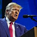 ARCHIVO - El expresidente Donald Trump habla en la convención de la National Rifle Association, Indianapolis, 14 de abril de 2023. Trump planea viajar a Iowa, donde comienzan las primarias republicanas para la misma fecha en la que estará ahí su rival, el gobernador de Florida Ron DeSantis. (AP Foto/Michael Conroy, File)