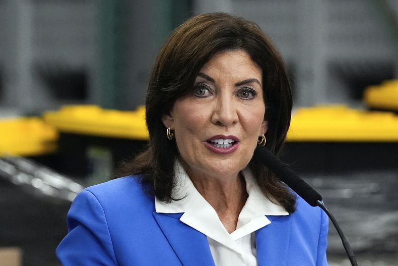 La gobernadora del estado de Nueva York Kathy Hochul en conferencia de prensa el 31 de julio del 2024 en el Bronx en la ciudad de Nueva York. (Foto AP/Julia Nikhinson)