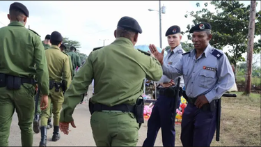 se calientan las calles en el oriente de la isla y el regimen militariza santiago de cuba