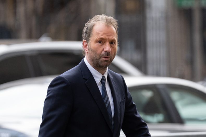 Michael Rapino, director ejecutivo y presidente de Live Nation Entertainment Inc., llega al tribunal federal de Manhattan el jueves 19 de marzo de 2026 en Nueva York. (Foto AP/Adam Gray)