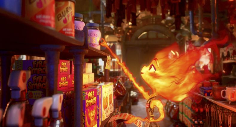Esta imagen proporcionada por Disney/Pixar Studios muestra a Ember, con la voz de Leah Lewis, en una escena de la película animada Elemental. (Disney/Pixar vía AP)