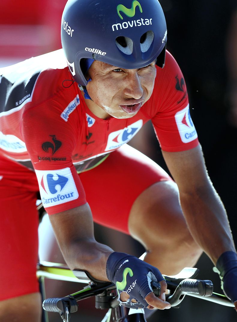 El colombiano Nairo Quintana pedalea en una etapa de la Vuelta a Espa&ntilde;a el martes, 2 de septiembre de 2014, en Borja, Espa&ntilde;a. (AP Photo/Ivan Aguinaga)