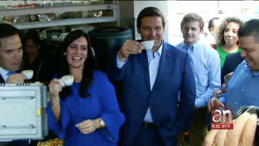 el candidato ron de santis y su companera de formula janet nunez  visitan el restaurante versailles  junto al senador marco rubio
