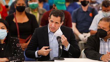 la oposicion venezolana aportara 100 millones de dolares mas para la compra de vacunas contra el covid-19