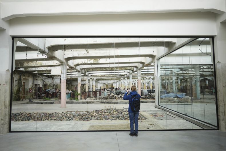 El Museo de los Sobrevivientes, en la fábrica donde Oskar Schindler salvó a unos 1.200 judíos durante el Holocausto, en Brnenec, República Checa, el 10 de mayo del 2025. (AP foto/Petr David Josek)