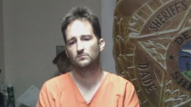 Arrestan a un hombre tras golpear salvajemente a su hijo de 3 años