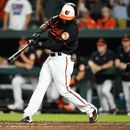 Orioles ganan 5-4 a Angelinos con un sencillo de Mancini