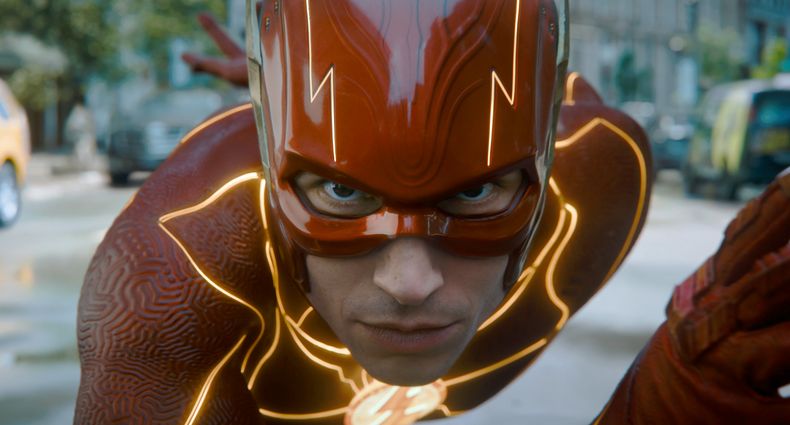 En esta imagen proporcionada por Warner Bros. Pictures, Ezra Miller en una escena de The Flash. (Warner Bros. Pictures vía AP)